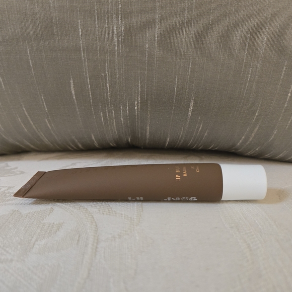 Summer Fridays: Full Size Lip Butter Balm, Limited Edition, Hot Cocoa Scent - Picture 7 of 8